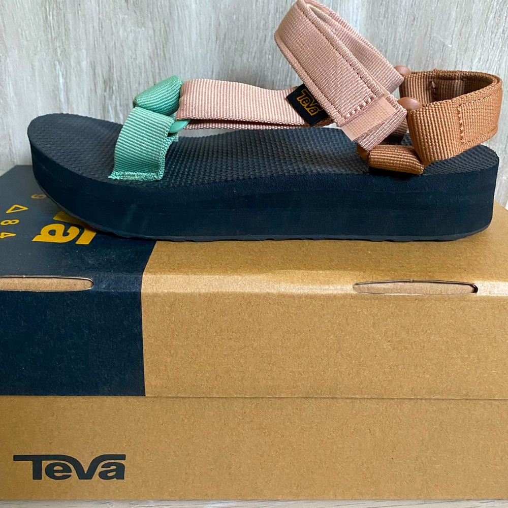 NWOT size 6 Tevas